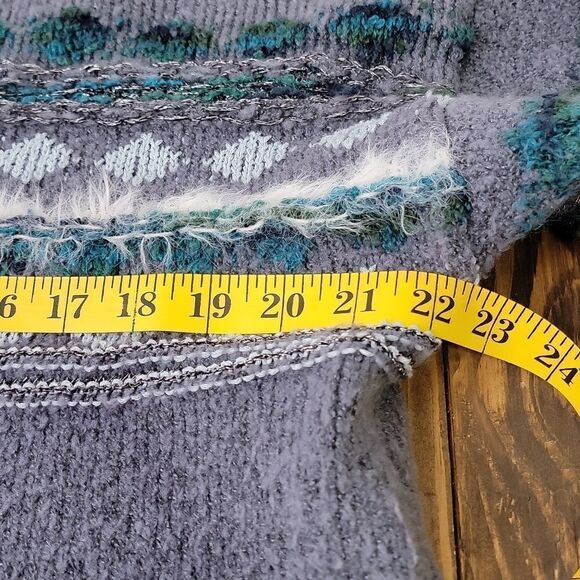 Time and Tru. Cozy Gray Patterned Sweater. Size Large. EUC - Picture 6 of 7